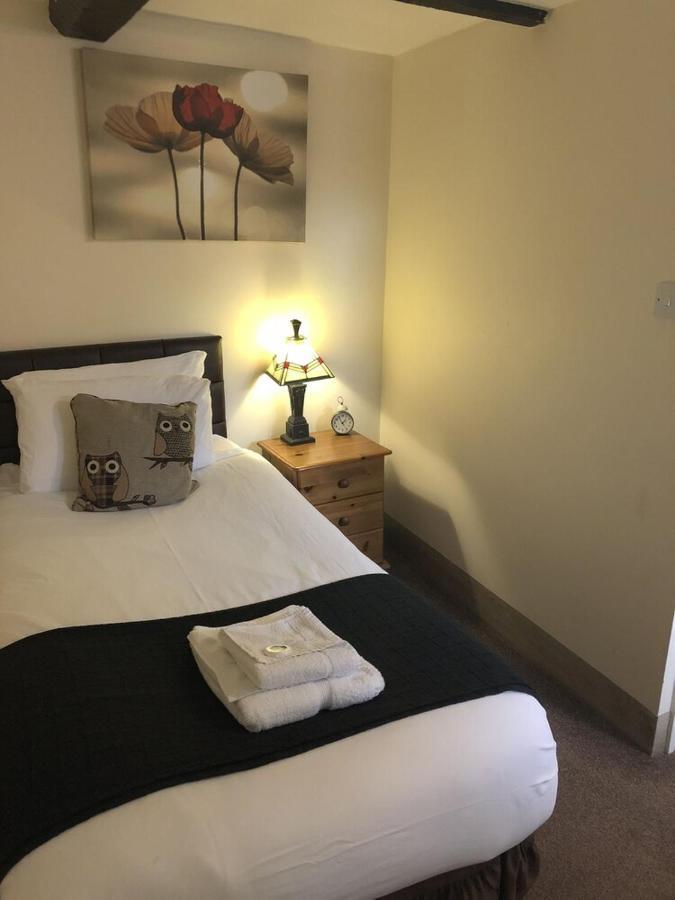 White Lion Hotel Pont Yates エクステリア 写真