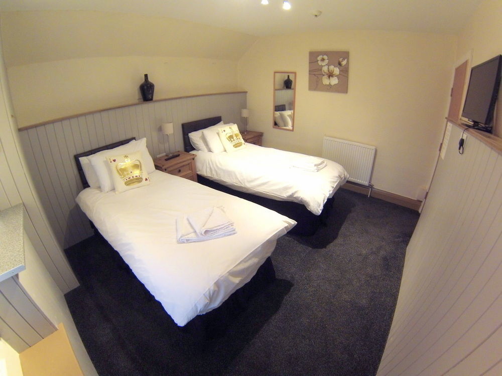 White Lion Hotel Pont Yates エクステリア 写真