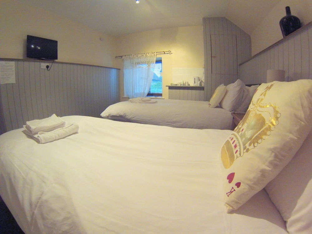 White Lion Hotel Pont Yates エクステリア 写真