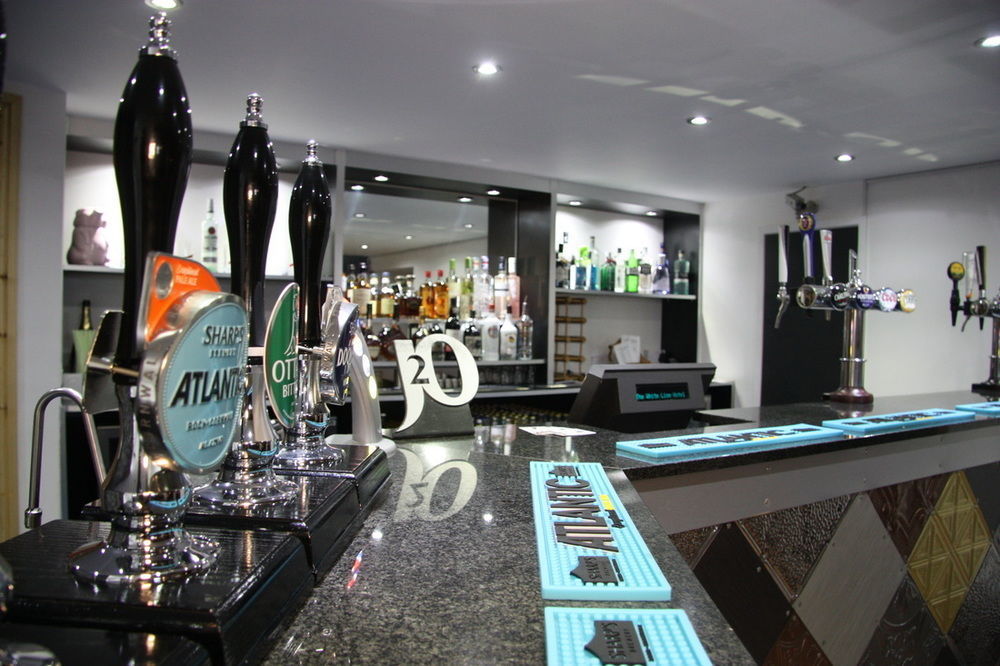 White Lion Hotel Pont Yates エクステリア 写真