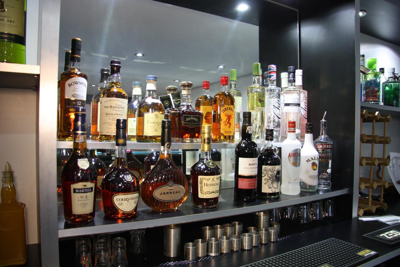 White Lion Hotel Pont Yates エクステリア 写真