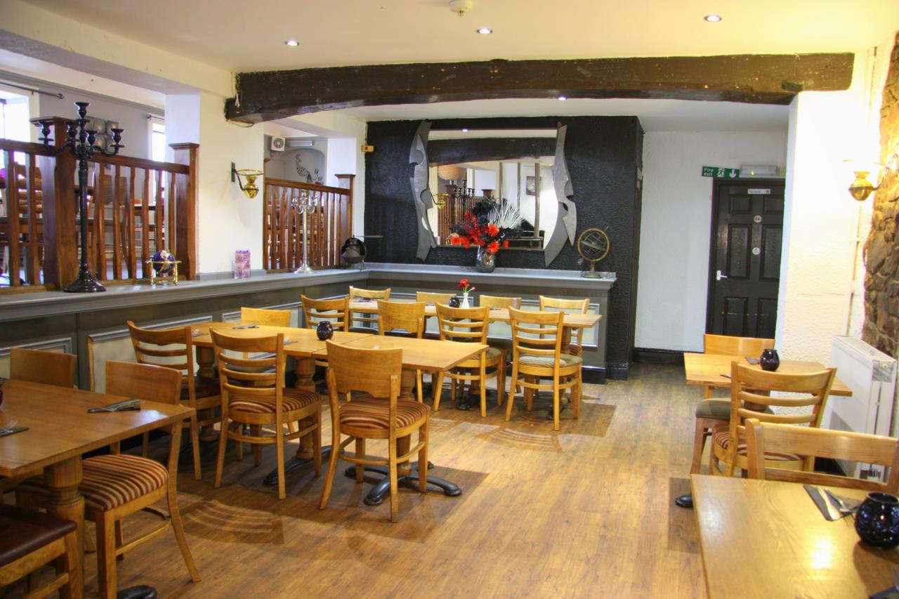 White Lion Hotel Pont Yates エクステリア 写真