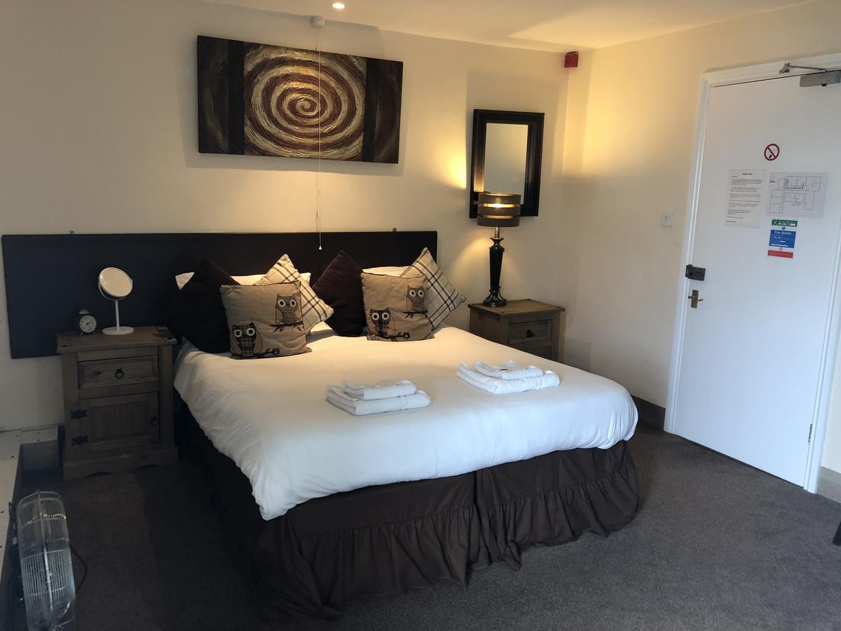 White Lion Hotel Pont Yates エクステリア 写真