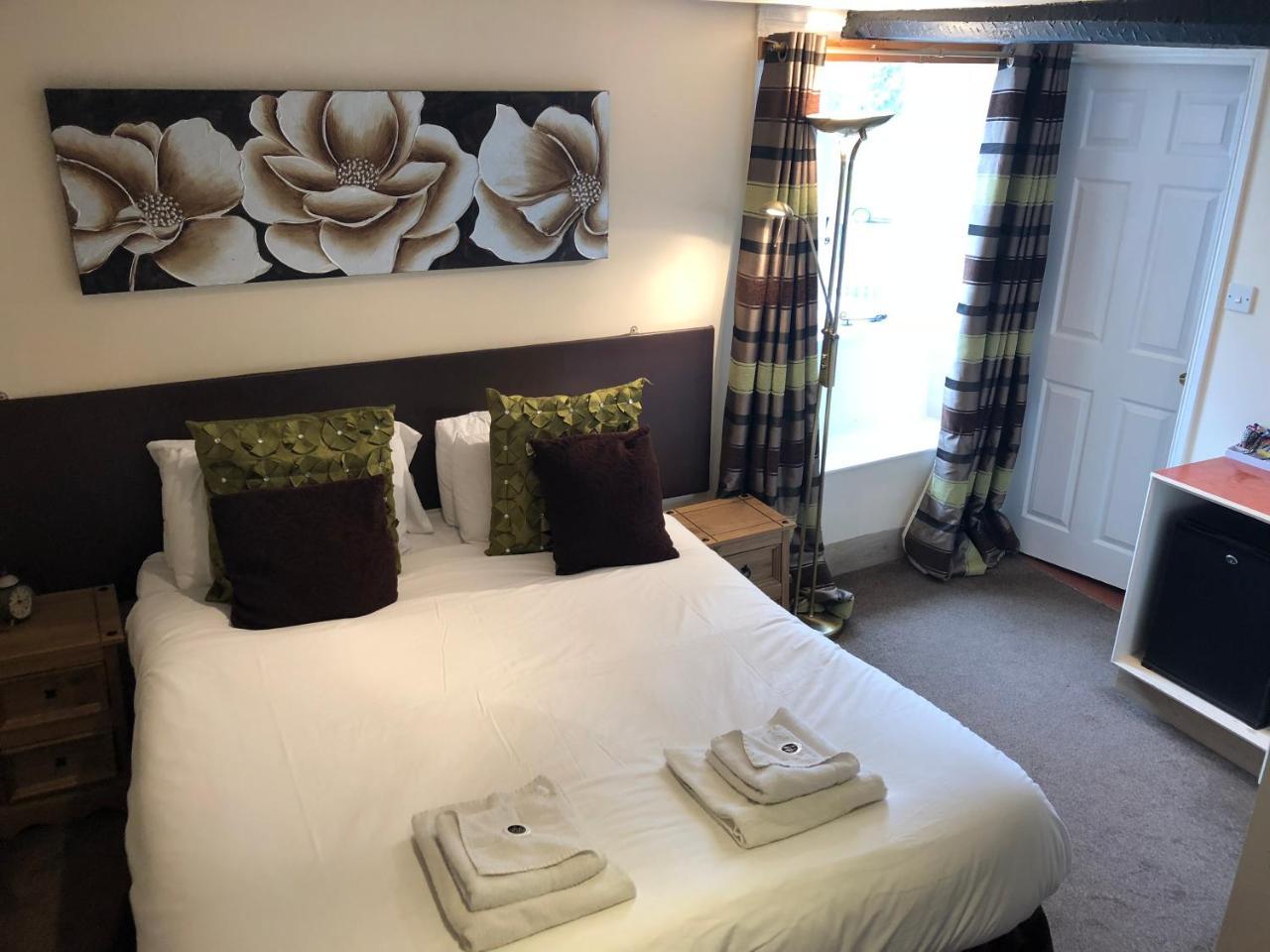 White Lion Hotel Pont Yates エクステリア 写真