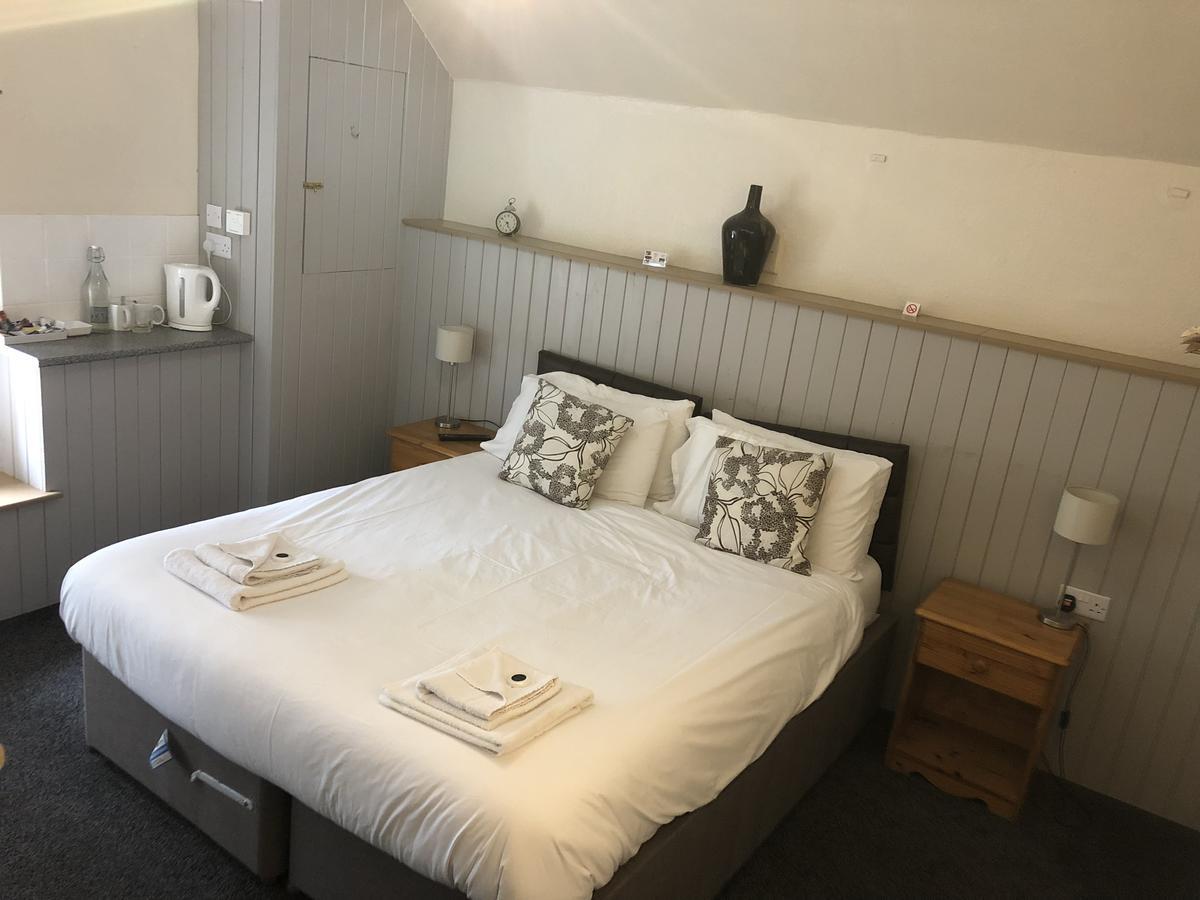 White Lion Hotel Pont Yates エクステリア 写真