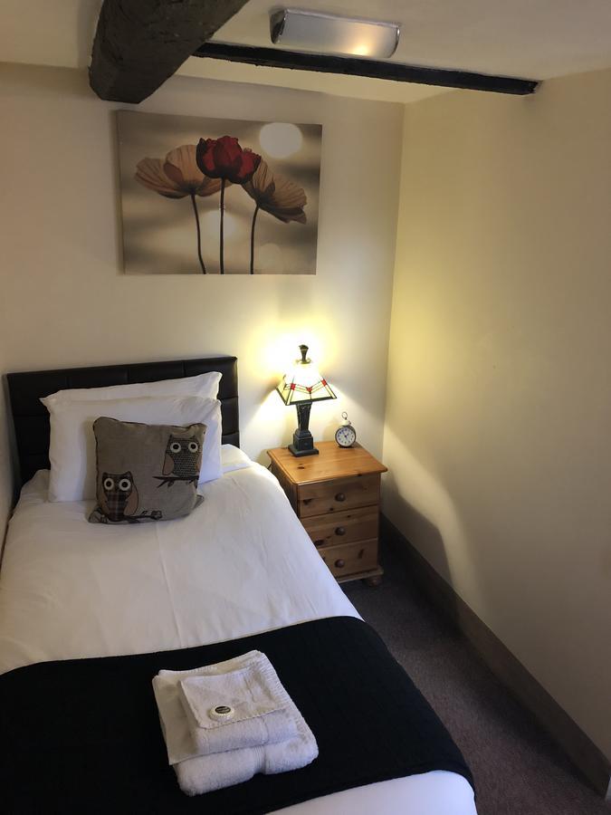 White Lion Hotel Pont Yates エクステリア 写真